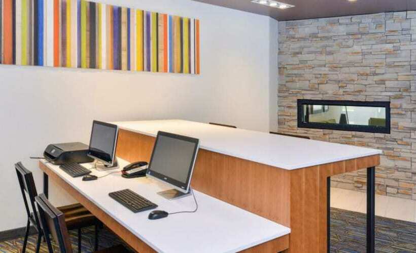 Отель Holiday Inn Express   Alliance, An Ihg