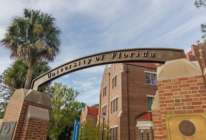 Отель Holiday Inn Express & Suites Ocala, An Ihg