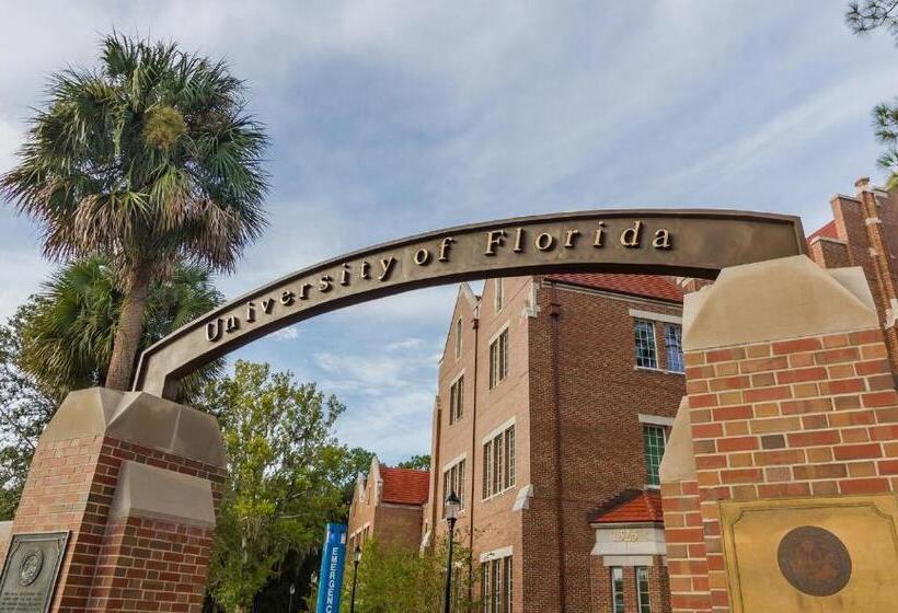 Отель Holiday Inn Express & Suites Ocala, An Ihg