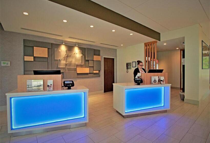 Отель Holiday Inn Express & Suites Ocala, An Ihg