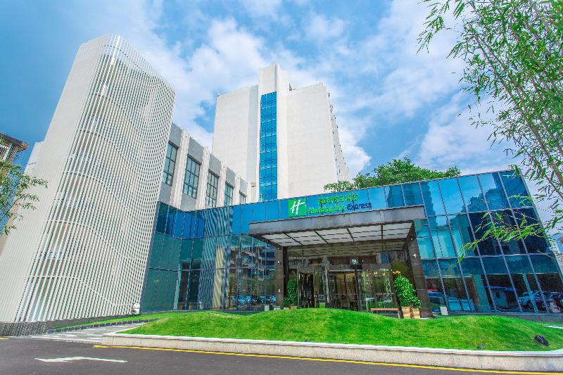 בית מלון כפרי Holiday Inn Express Ya An City Center By Ihg