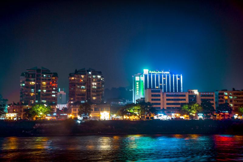 בית מלון כפרי Holiday Inn Express Ya An City Center By Ihg