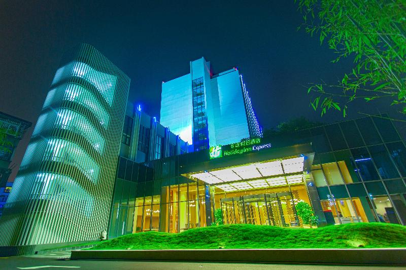 בית מלון כפרי Holiday Inn Express Ya An City Center By Ihg