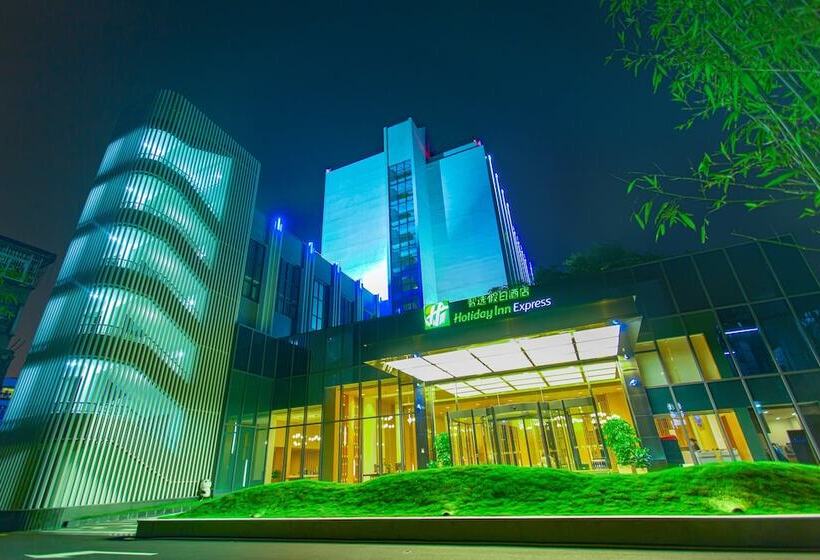 בית מלון כפרי Holiday Inn Express Ya An City Center By Ihg