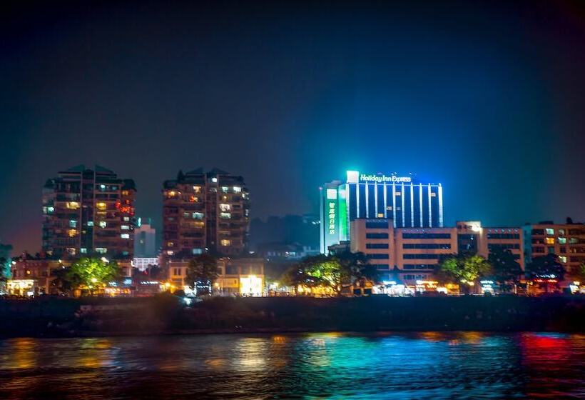 בית מלון כפרי Holiday Inn Express Ya An City Center By Ihg