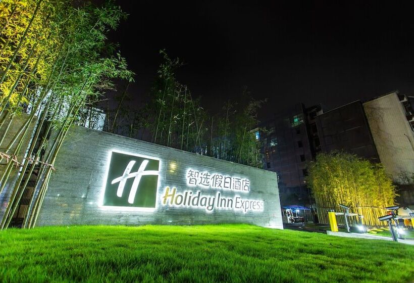 בית מלון כפרי Holiday Inn Express Ya An City Center By Ihg