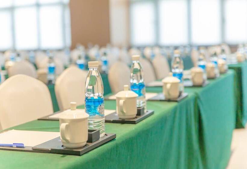 בית מלון כפרי Holiday Inn Express Ya An City Center By Ihg