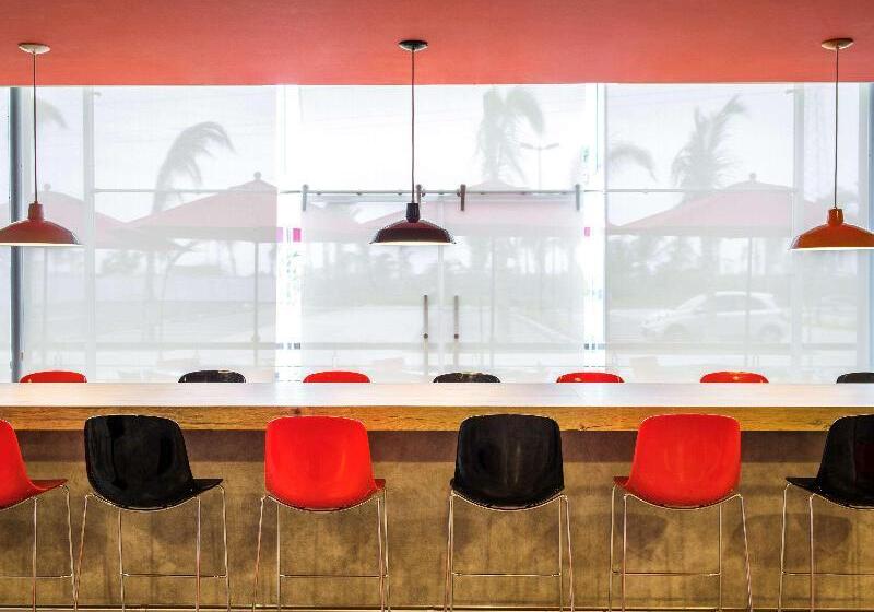 ホテル Ibis Mazatlan Marina