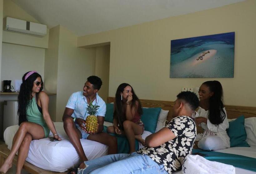 فندق Paradise Island Beach Resort