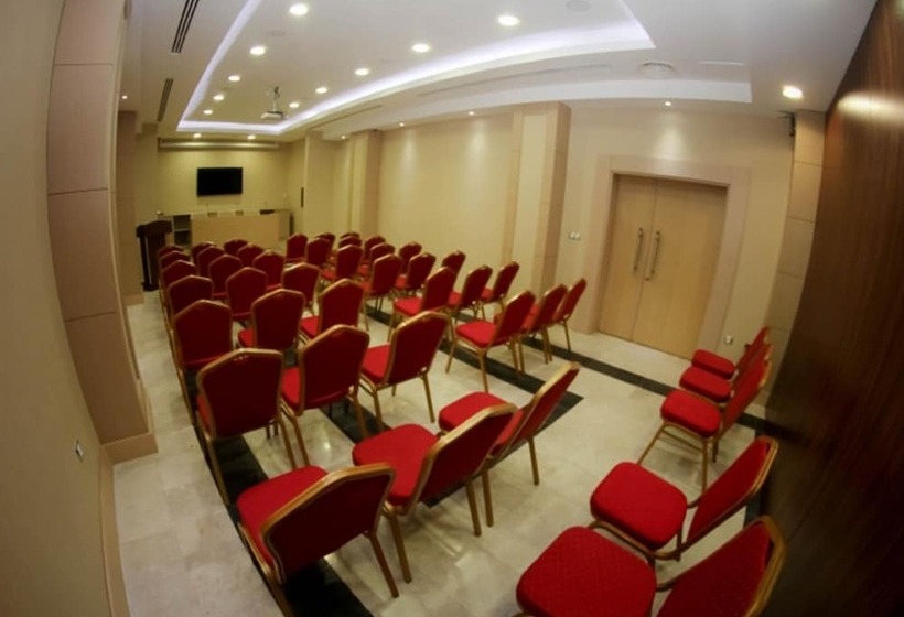 هتل Tadj El Maouada