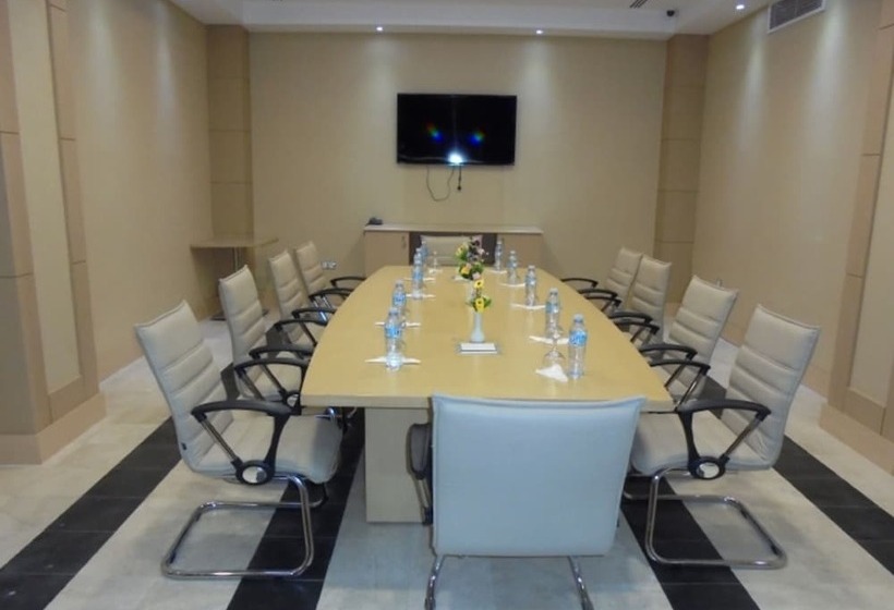 هتل Tadj El Maouada