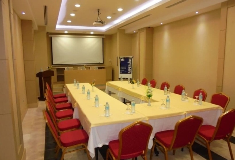 هتل Tadj El Maouada