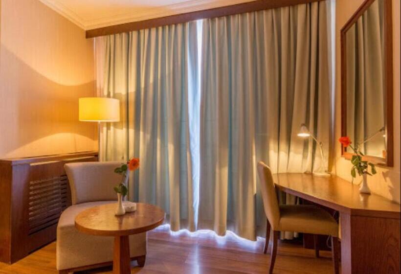 هتل Tadj El Maouada