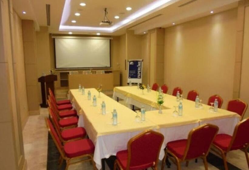 هتل Tadj El Maouada