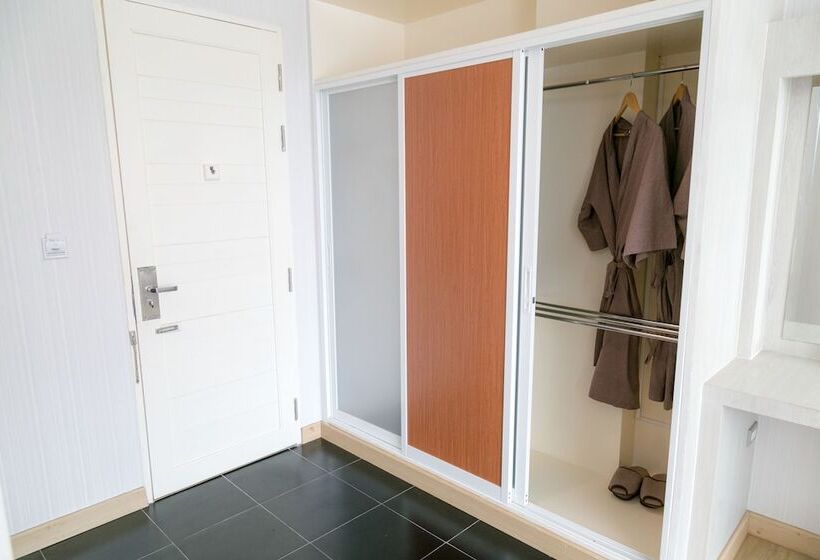 בית מלון כפרי The Canal Ratchaburi