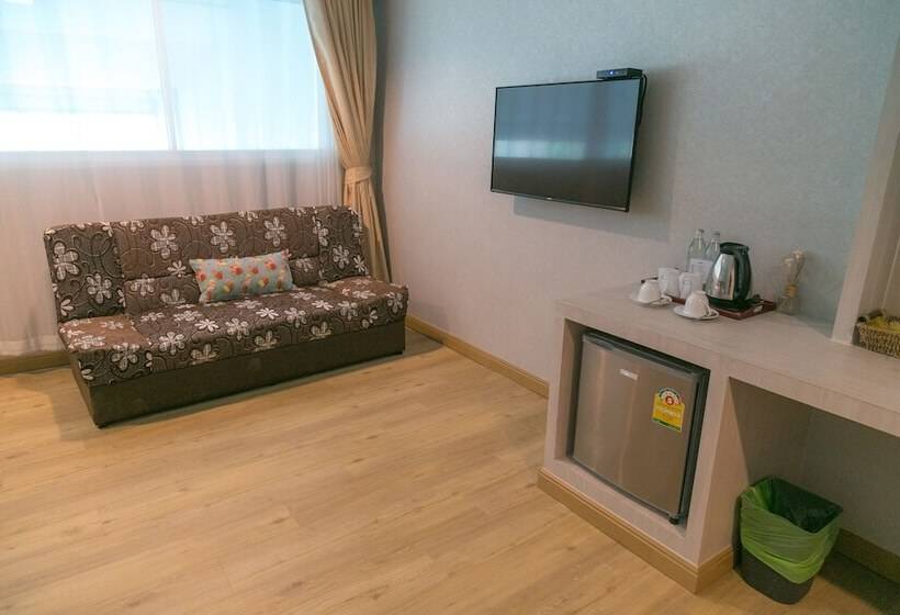 בית מלון כפרי The Canal Ratchaburi