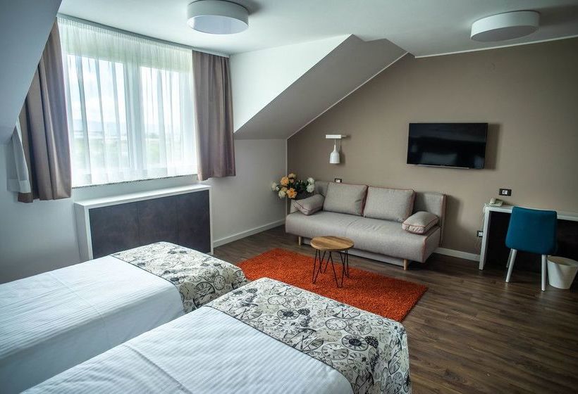 בית מלון כפרי Time