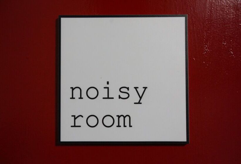 ホテル Noisy Room   Bukit Mata
