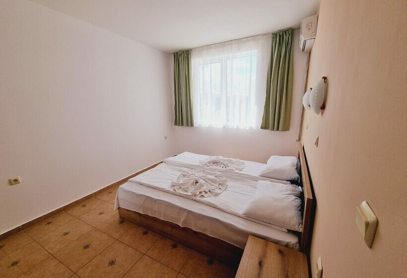 Lazur Holiday Apartments