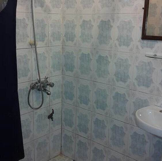 פנסיון Almond Tree Guest House