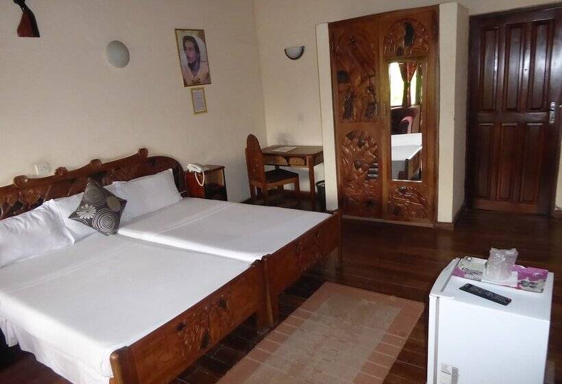 پانسیون Almond Tree Guest House