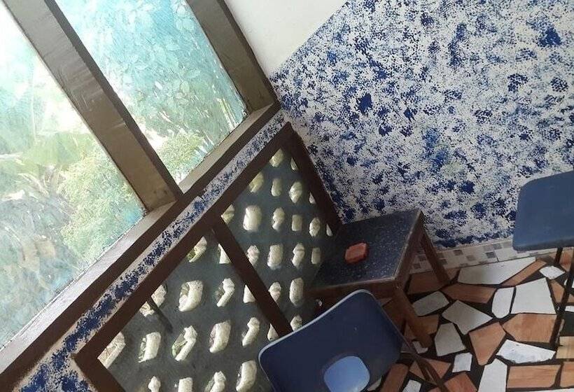 پانسیون Almond Tree Guest House