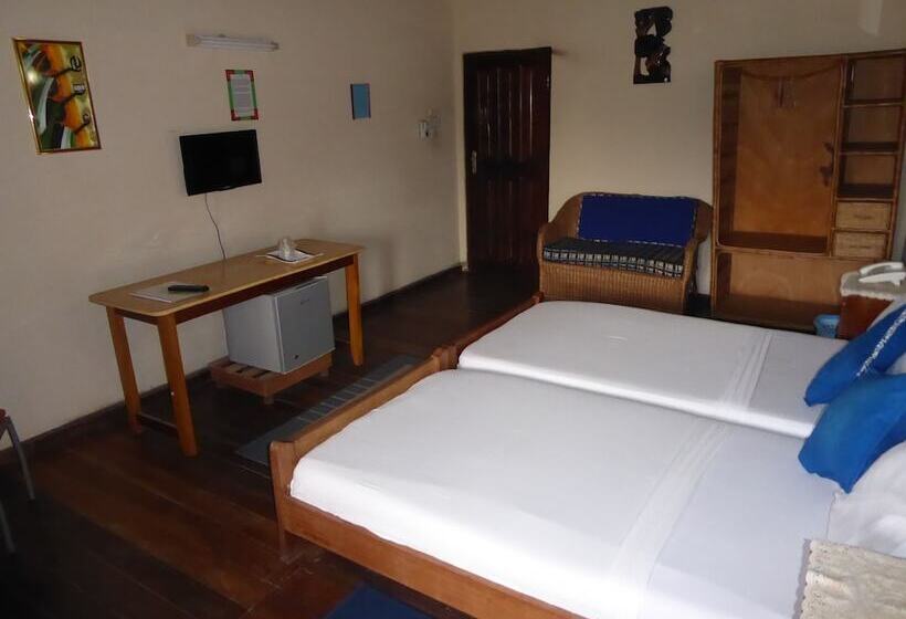 פנסיון Almond Tree Guest House