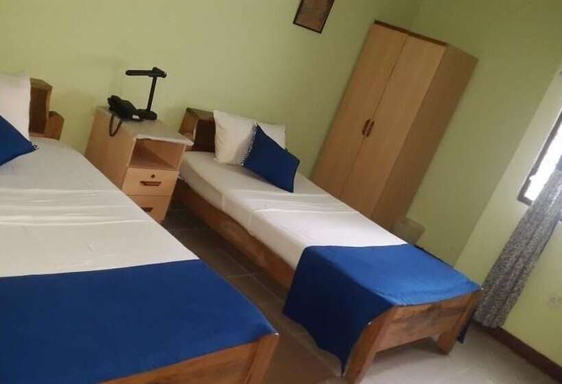 פנסיון Almond Tree Guest House