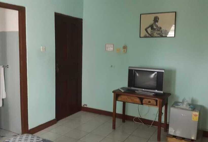 پانسیون Almond Tree Guest House