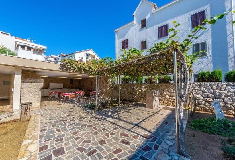 Studio Apartments Apolonia