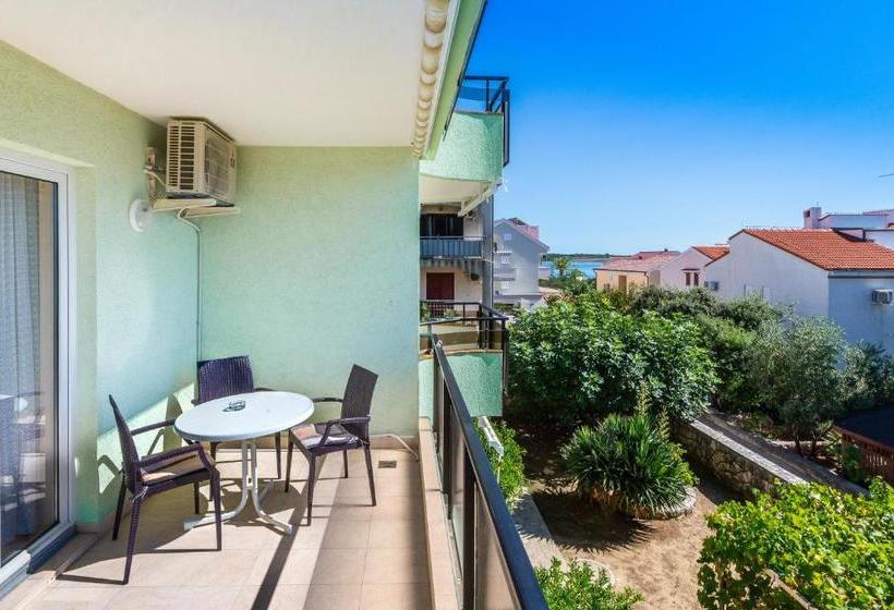 Studio Apartments Apolonia