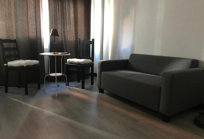 مسافرخانه Alojamiento El Cantal