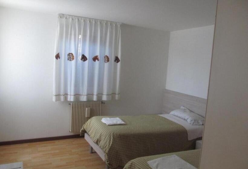 Отель Alloggio Agrituristico Ronchi Di Fornalis