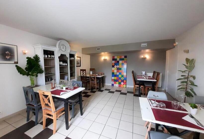 호텔 Logis Auberge De Carolles