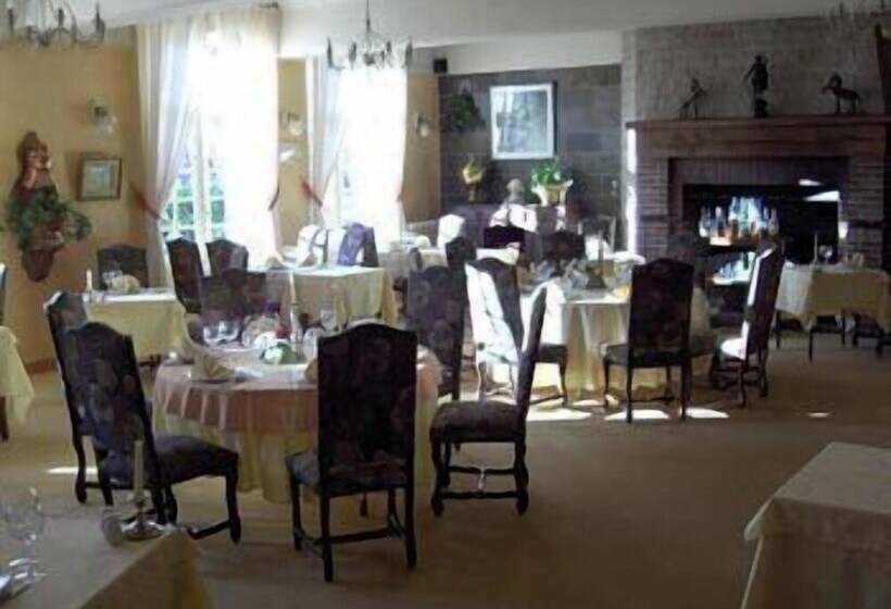 Отель Logis Hôtel & Restaurant Auberge De La Forêt