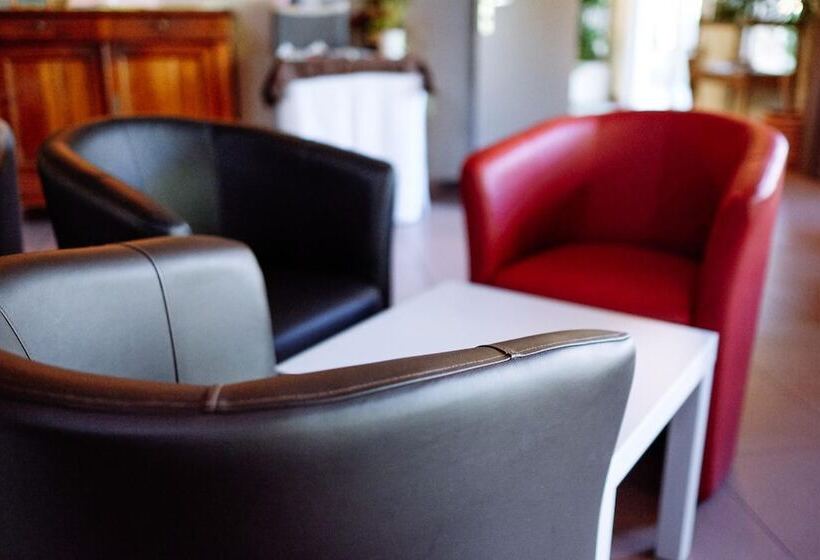 Отель Logis Hôtel Auberge Du Pastel Hôtel 3 étoiles Et Restaurant