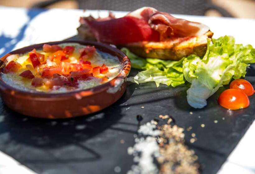 Отель Logis Hôtel Auberge Du Pastel Hôtel 3 étoiles Et Restaurant