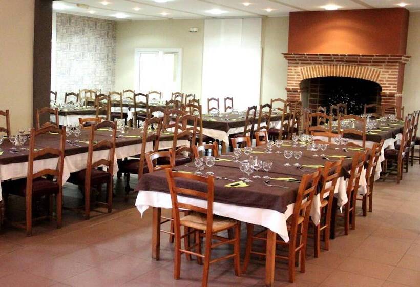 Отель Logis Hôtel Auberge Du Pastel Hôtel 3 étoiles Et Restaurant