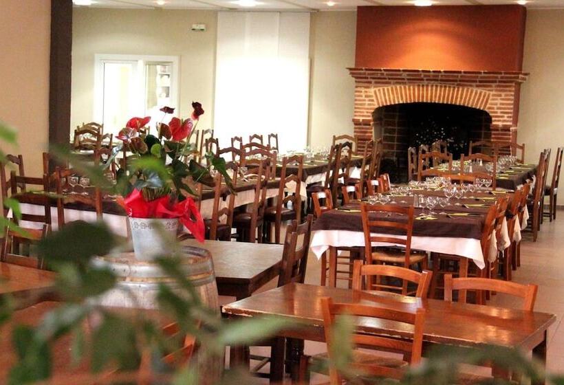 Отель Logis Hôtel Auberge Du Pastel Hôtel 3 étoiles Et Restaurant