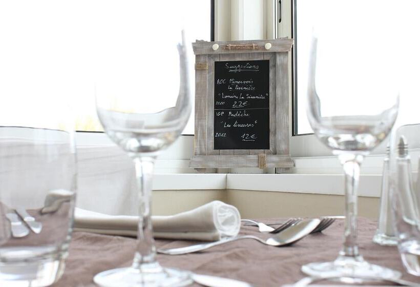 Отель Logis Hôtel Auberge Du Pastel Hôtel 3 étoiles Et Restaurant