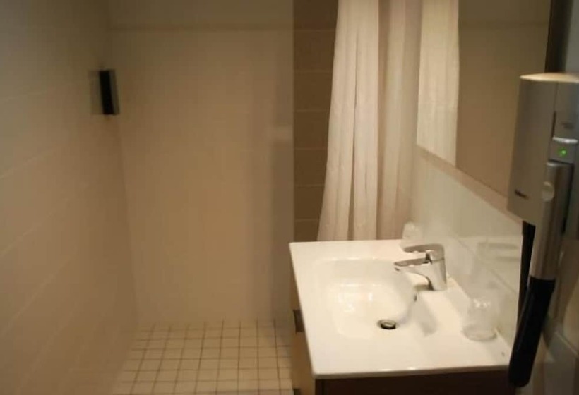 ホテル Logis Auberge Le Petit Pont