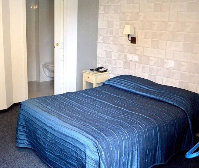 ホテル Logis Auberge Le Petit Pont