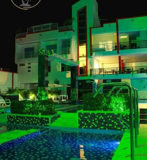 בית מלון כפרי Bora Bora Spa Solo Adultos