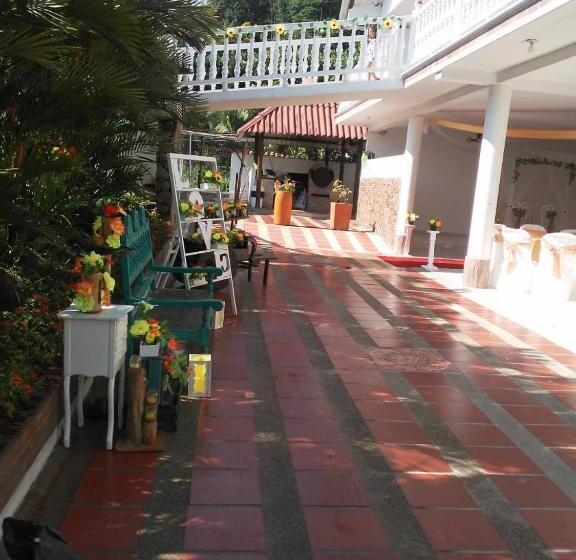 Отель Campestre La Toscana