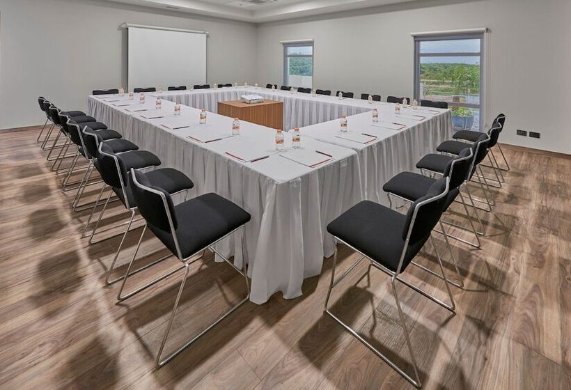 בית מלון כפרי City Express Plus By Marriott Cancun Aeropuerto Riviera