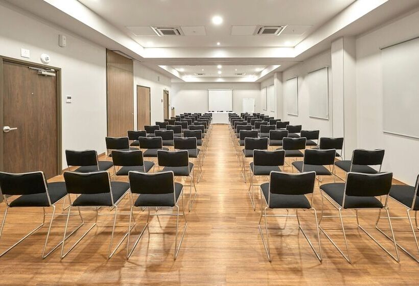 בית מלון כפרי City Express Suites By Marriott Cancún Aeropuerto