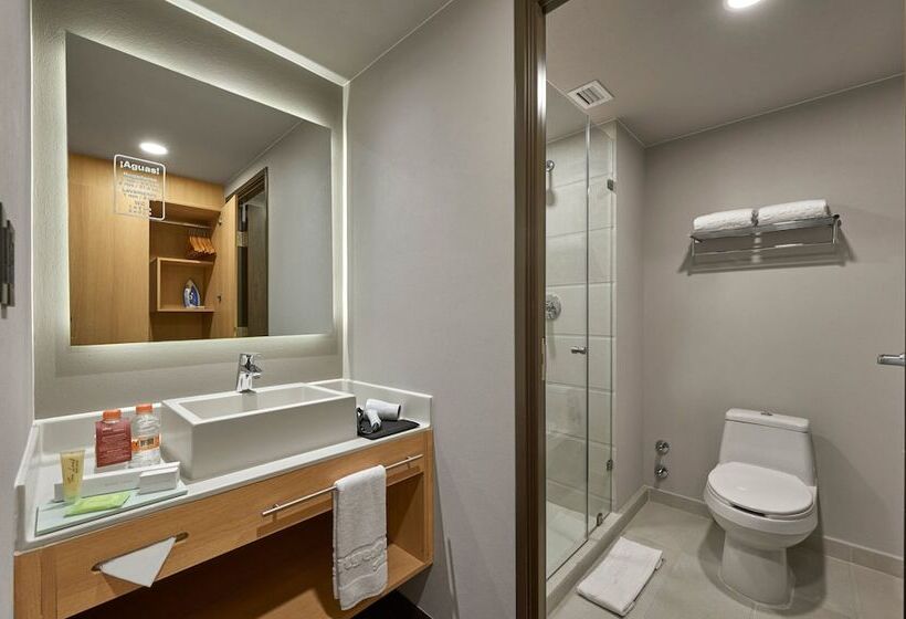 בית מלון כפרי City Express Suites By Marriott Cancún Aeropuerto