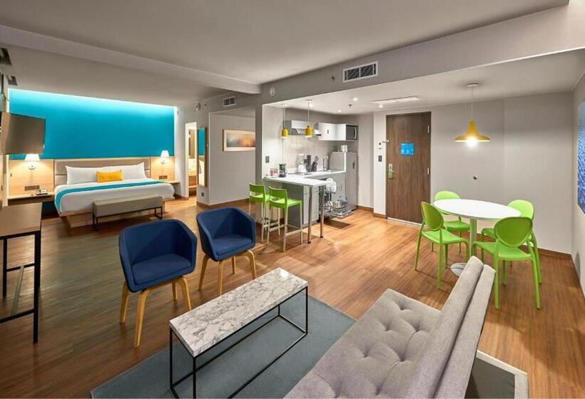 בית מלון כפרי City Express Suites By Marriott Cancún Aeropuerto