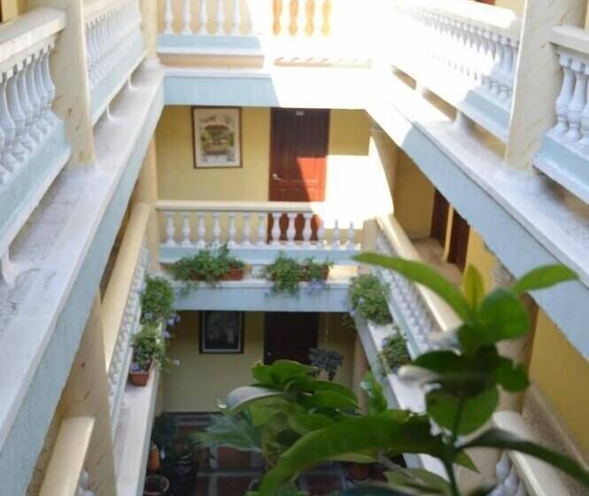 בית מלון כפרי Colonial Inn