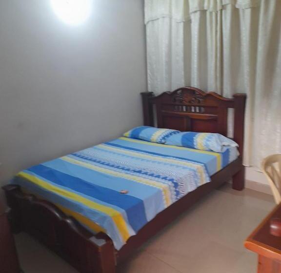 בית מלון כפרי Colonial Inn